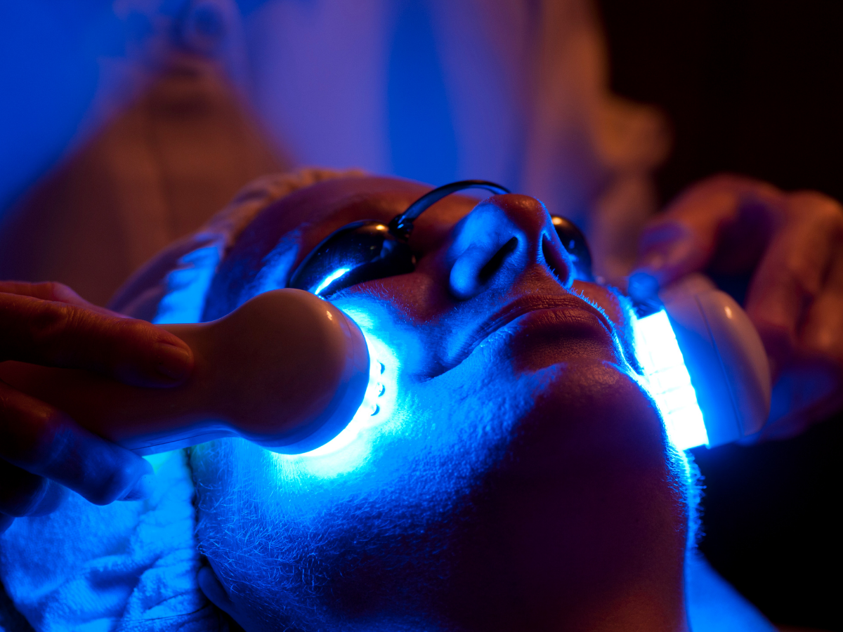 Blue Light Therapy: How it works, Who Should Use it and Best LED Devices